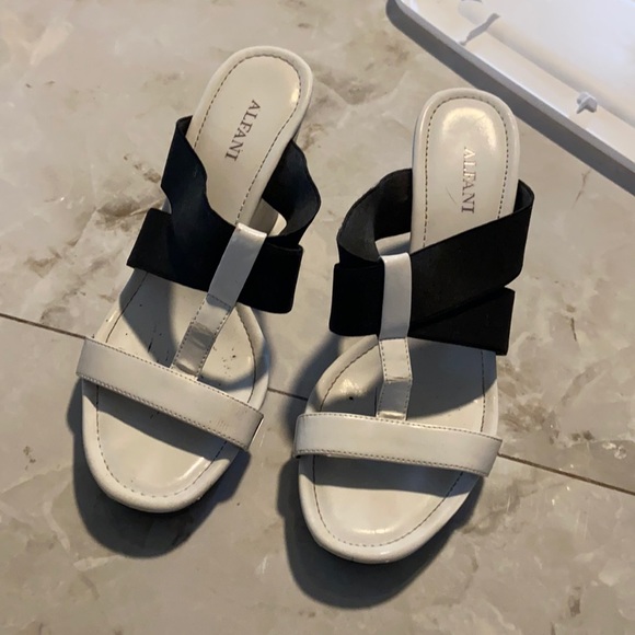 Alfani Shoes - Black and white summer wedges